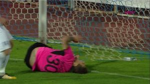 FOTO | Accidentare cumplită suferită de Alin Șeroni după ce a adus egalarea pentru ACS Poli! A fost dus la spital cu ambulanța