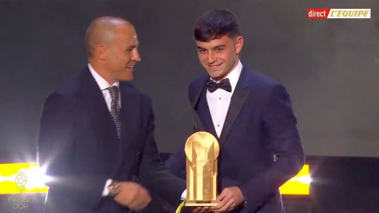 Pedri a câștigat Trofeul Kopa! Mijlocașul Barcleonei, cel mai bun jucător sub 21 de ani | VIDEO