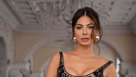 Iubita lui Adrian Mutu a ieșit dezbrăcată în fața unui jurnalist. ”Ce vrei să port?”