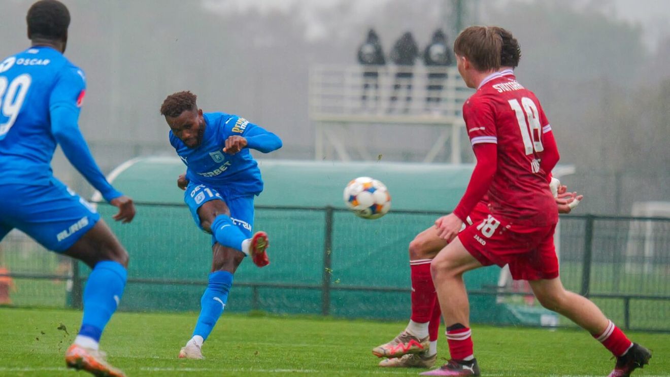 Universitatea Craiova a revenit din stagiul din Antalya. Liderul Superligii, întâmpinat de ninsoare în Bănie