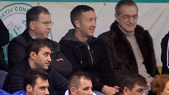 "Nu se pricep la fotbal, nu se pricep!" Intrare cu TALPA la șefii Stelei. Jucătorul care ar fi putut veni gratis, ignorat. Dragomir: "Va rămâne în istoria talentelor din România". VIDEO
