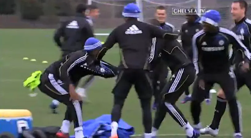 VIDEO Jucătorii lui Chelsea au transformat antrenamentul într-un CIRC: ** Torres îl pune la pământ pe John Terry! Meireles a rezistat atacului