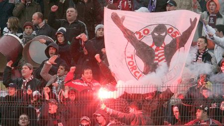 Șase persoane interzise pe stadioane după Rapid - Poli Timișoara