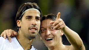 Khedira explică de ce nu cântă imnul:** "Am luat în 2009 Euro de tineret cu 8 jucători de origine străină. Dacă mă comport așa, nu înseamnă că nu sunt un bun german"