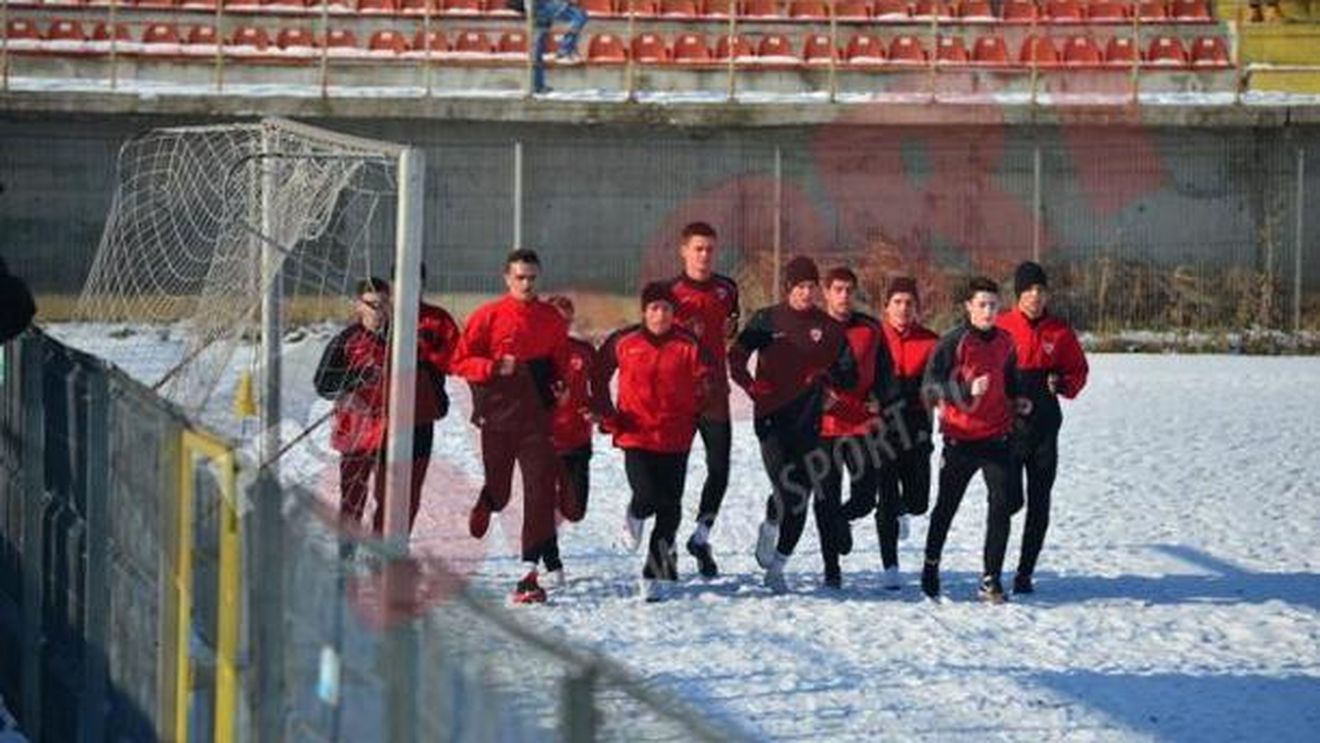 EXCLUSIV - "Haita" s-a "întărit" azi cu un jucător de calibru! **Ropotan a participat la ședința de pregătire a lui Dinamo. Ce șanse are să rămână