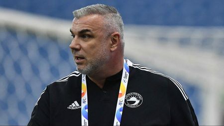 Cosmin Olăroiu și-a pierdut cumpătul și a spus lucrurilor pe nume la Sharjah FC: „S-a zis că am dat 8 milioane de euro Barcelonei, dar nu am plătit niciun ban! Poți să pierzi și dacă îl transferi pe Messi”