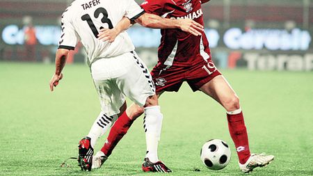 Steaua are de ales: Bozovic sau Panin