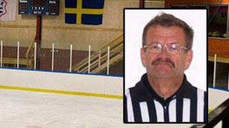 Un arbitru de hochei a murit după ce a primit un puc în gât!