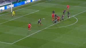 Dovada că Bayern a pregătit un nou „măcel”! Ratările francezilor de la Lyon l-au enervat pe Gnabry, care a marcat o dublă genială! Ce a reușit favoritul lui Ilie Dumitrescu | VIDEO