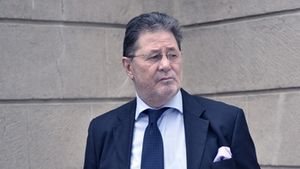 Un telefon l-a lămurit pe Cornel Dinu despre oferta de cumpărare a lui Dinamo: "Nici măcar râsul nu te mai pufnește!"