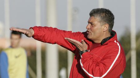 Andone: "Vreau sa termine Dinamo pe doi"