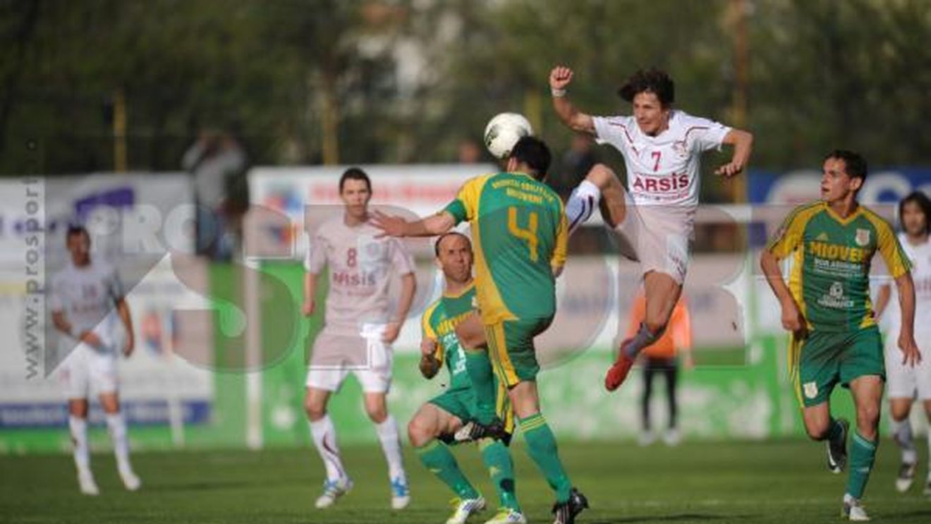 Greu cu "piticii", să vină "granzii":** CS Mioveni - Rapid 1-2