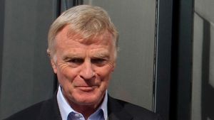 Comentează scandalul Max Mosley