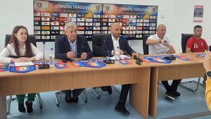 Cu stângu-n dreptul! Prima apariție oficială a noului președinte al Chindiei: ”Cordoș a plecat pentru că se simțea departe de casă! Nu a putut face mai mult.” Miriuță continuă războiul imaginar cu presa: ”Cei care scriu despre mine nu vor face în zece vieți cât am făcut eu”