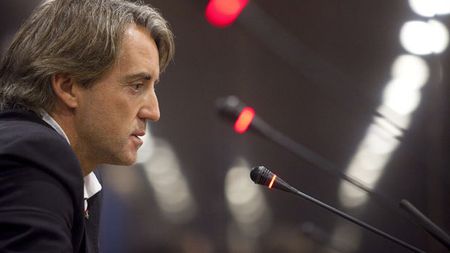 FOTO Mancini a comis-o din nou!** S-a lovit rău cu capul de banca de rezerve de la Villarreal, exact ca acum 5 ani :)