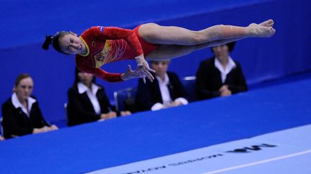 China rămâne fără medalia de bronz de la JO, pentru că a înscris în concurs o gimnastă de 14 ani