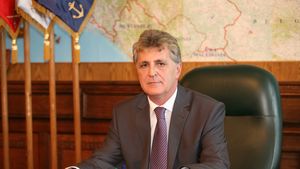 SPECIAL | În audiență la ministrul Apărării, în ziua în care acesta era convocat la CSAT. Răspunsul oficialilor MApN la solicitările de informare pe tema conflictului CSA Steaua - FCSB. "Domnu' ziarist! Nu încercați interviuri mascate"