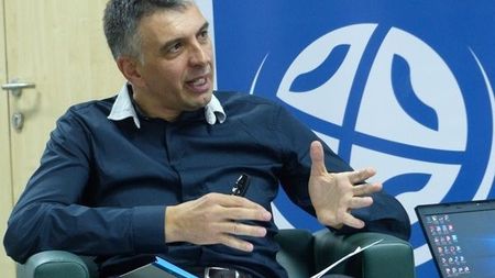 Portretul noului antrenor al echipei CSM București: un tehnician autoritar, "cu el se aprinde și se stinge lumina în sală". Presiune pe Dragan Djukic chiar de la primul meci 
