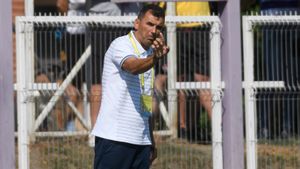 ”Arsene Wenger” al Ripensiei dezvăluie obiectivele care i se cer la clubul unde tocmai a fost instalat pe banca tehnică. Cât au durat negocierile și ce spune despre eticheta de antrenor defensiv | EXCLUSIV