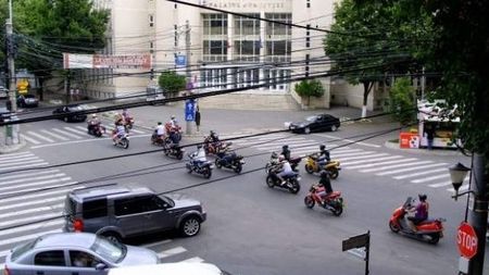 Caz tulburător!** Moto-polițist, accidentat grav