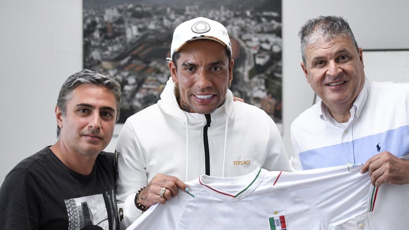 Dayro Moreno se întoarce la clubul pe care l-a iubit cel mai mult în carieră. Prezentare în stil legendar pentru fostul jucător de la FCSB | VIDEO