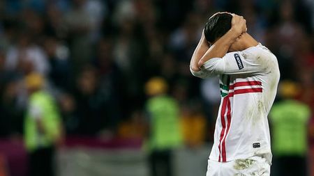 "De ce EU?!" Ronaldo a rămas STANĂ‚ DE PIATRĂ‚ după golul lui Fabregas!** Cuvântul repetat OBSESIV de CR7 pe gazon, în timp ce spaniolii se bucurau