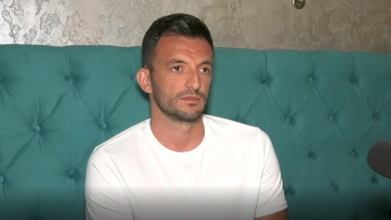 Cătălin Straton continuă seria dezvăluirilor fabuloase după plecarea de la FCSB! După ce a declarat că staff-ul „roș-albaștrilor” l-a tratat „ca pe un ou”, portarul anunță : „Cea mai mare bucurie a mea la FCSB a fost să mă antrenez cu Tavi Popescu!”