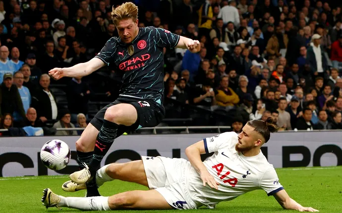 Presa din Anglia a reacționat imediat despre Radu Drăgușin și prestația lui din Tottenham – Manchester City 0-2! Jurnaliștii britanici au făcut anunțul despre român