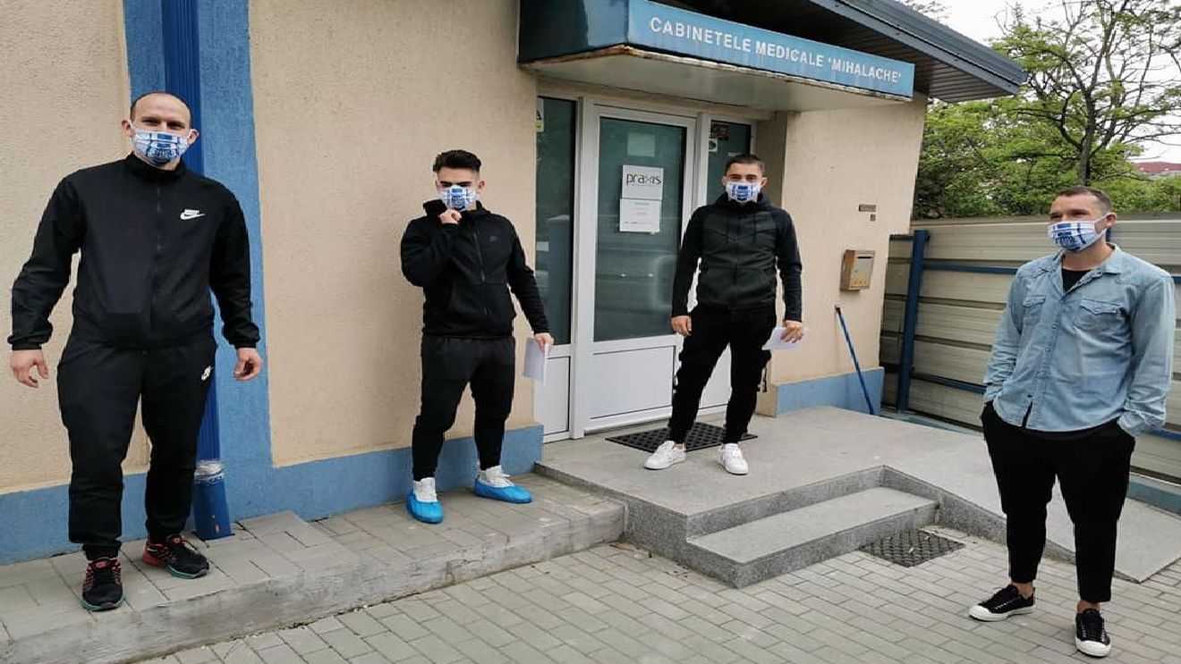 Un fotbalist din Liga 1 tună: „Stăm împreună, dar ne antrenăm separat. E cam fără logică!”