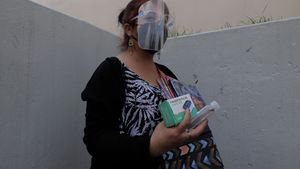 Care este povestea măștilor faciale din plastic transparent, populare acum în întreaga lume din cauza Covid-19. Au fost inventate acum 60 de ani și folosite în Formula 1