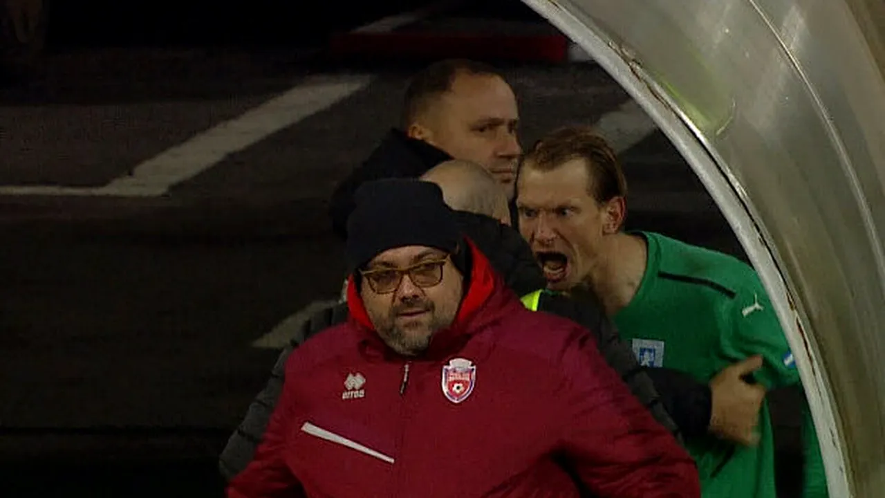 Giedrius Arlauskis, criză de nervi după FC Botoșani - Universitatea Craiova 1-0. Portarul din Bănie a dat cu pumnii în tot ce i-a ieșit în cale | FOTO & VIDEO
