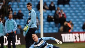 Vestea care îi șterge zâmbetul lui "Panti"! City se interesează din nou de cel mai spectaculos portar din Anglia