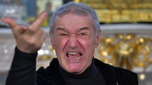 Gigi Becali nu a mai rezistat și a răbufnit după 62 de minute! Patronul a epuizat toate schimbările, după ce FCSB a luat și golul de 0-2 în meciul cu Oțelul Galați: pe cine a sacrificat de nervi!