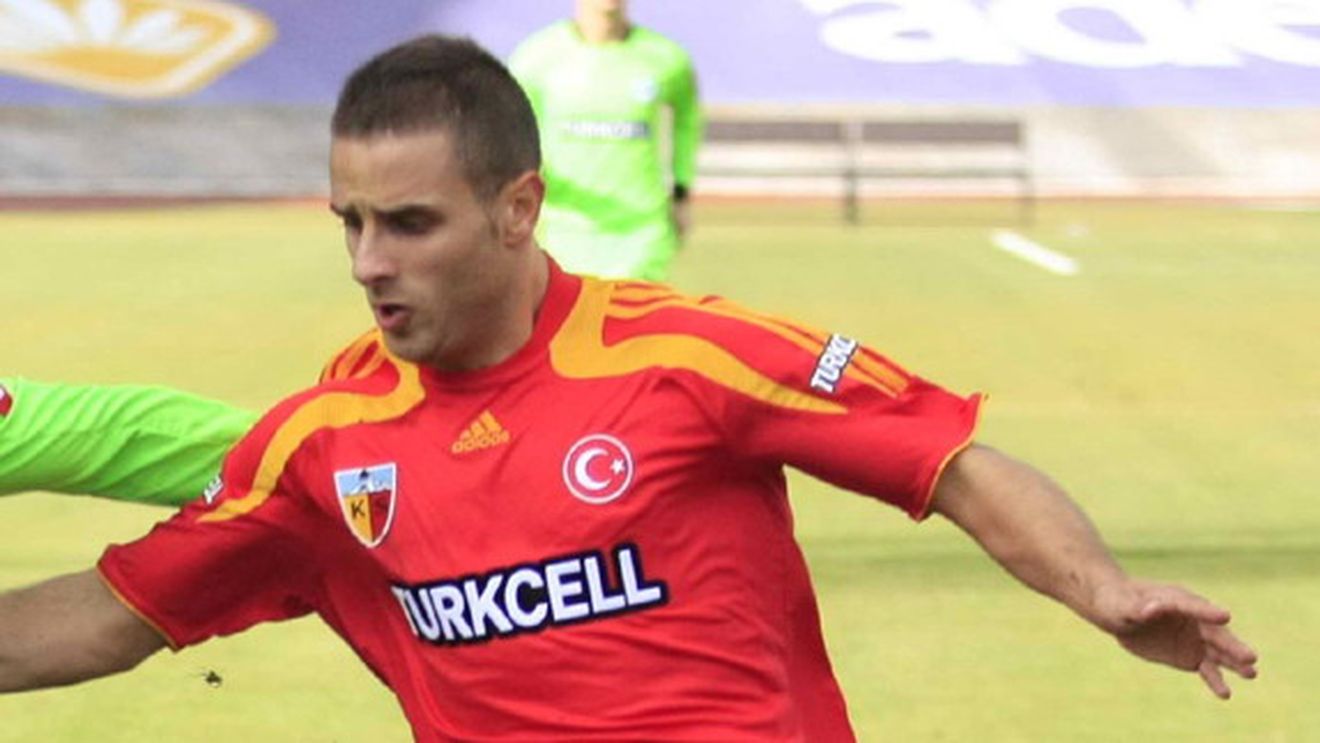 Un jucător turc de la Kayserispor, suspendat de jurnaliști**