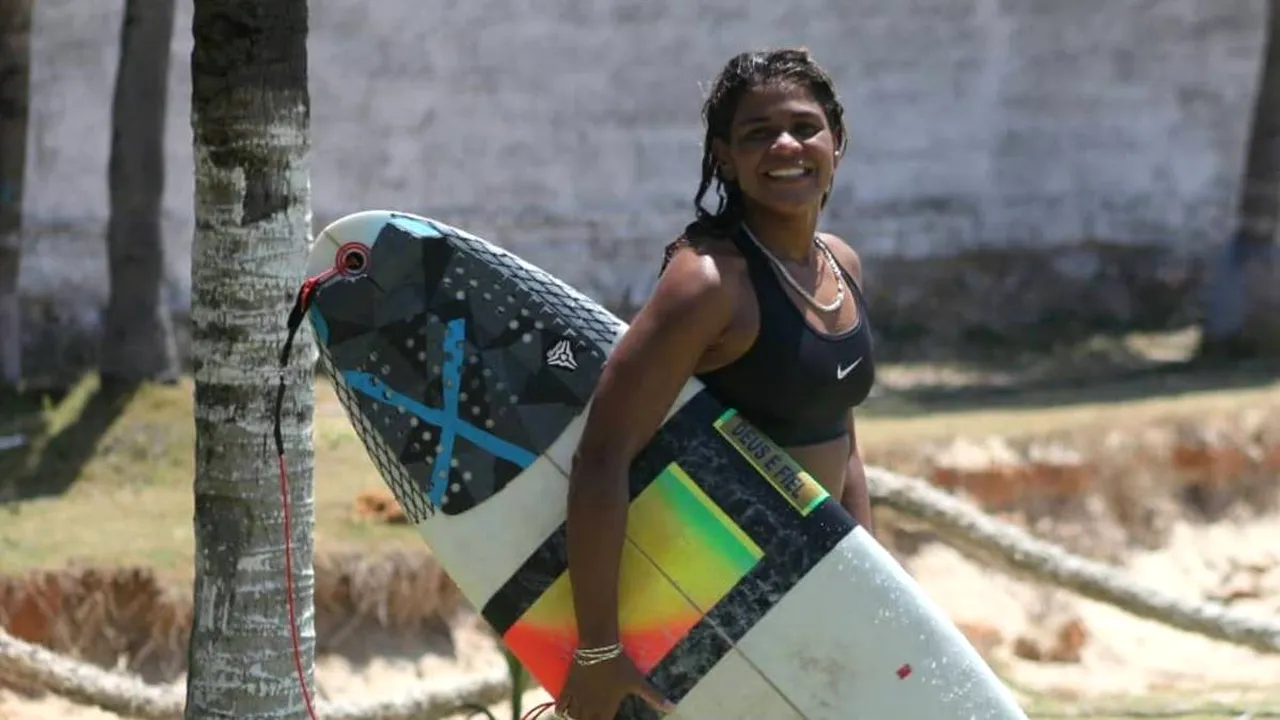 Campioana Braziliei la surf a murit în timpul unui antrenament, după ce a fost lovită de un fulger