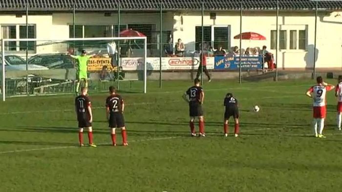 Au încercat să execute un penalty după "metoda Cruyff" și au devenit eroi peste noapte. VIDEO