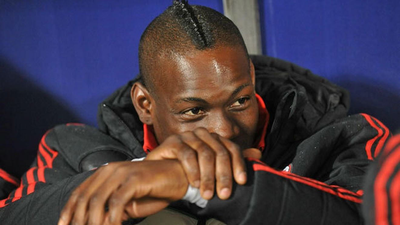 Ce trăsnăi mai face Balotelli?** A intrat pe teren și a comis-o după numai 30 de secunde, când nici nu atinsese încă balonul! Mario are cifre de "killer"