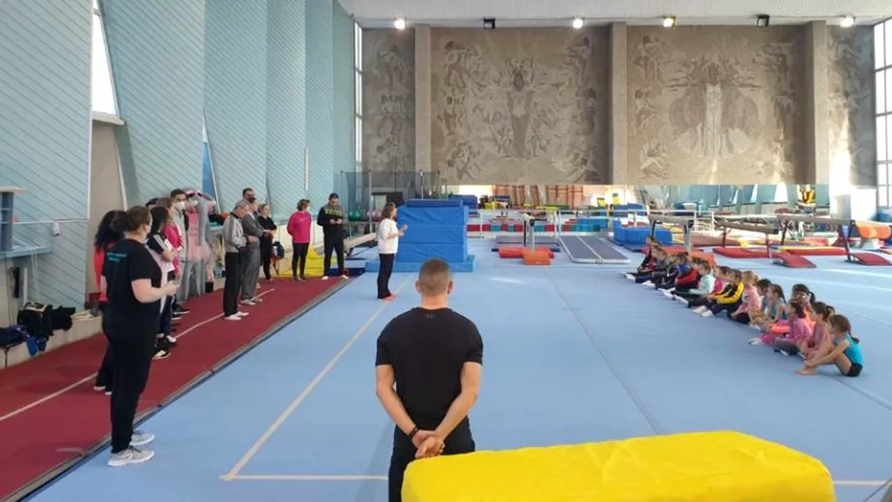 Premieră în gimnastica artistică din România! A avut loc un curs interactiv pentru Junioarele de 9 și 10 ani, în care micuțele sportive au avut posibilitatea să lucreze cu experții Federației Române de Gimnastică