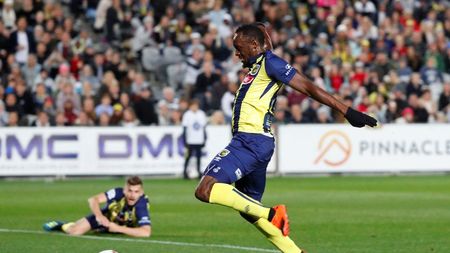 Un fotbalist român a ratat șansa de a împărți vestiarul cu Usain Bolt! "Fulgerul" a refuzat deja prima ofertă din fotbal