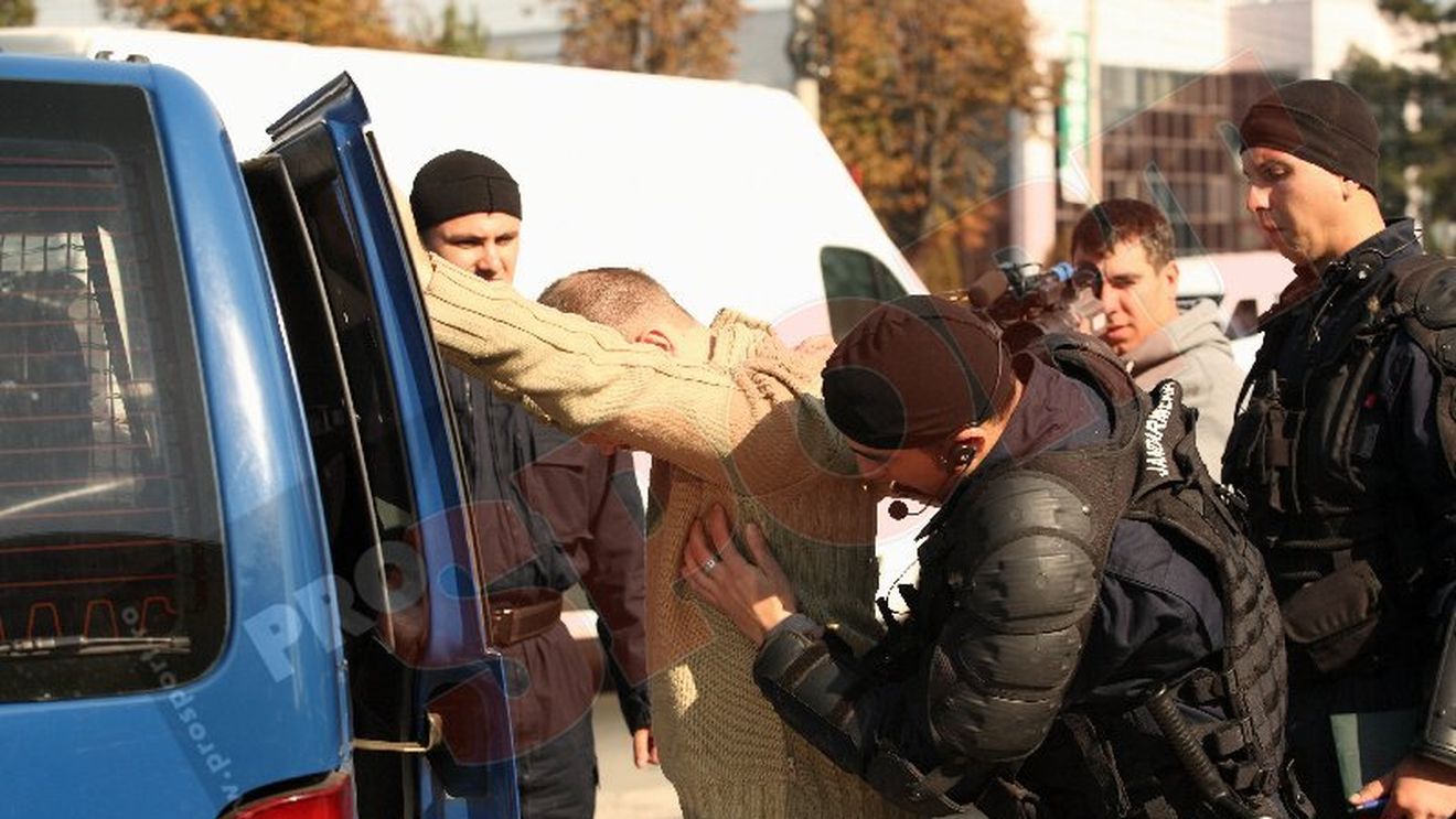 Au făcut cunoștință cu Bucureștiul: câini vagabonzi, blocaj în trafic, clădiri vechi!** Ce spun polonezii despre Național Arena FOTO