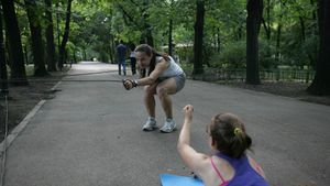 "Suntem de râsul** curcilor!"