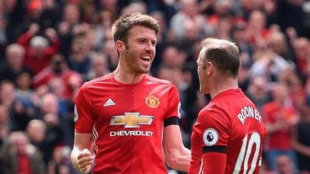 Old Trafford mai spune "adio" unei legende: azi a anunțat că se retrage din fotbal la 36 de ani, după 463 de meciuri și 18 trofee! Ce urmează pentru simbolul lui United