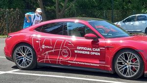 Jucătoarele au rămas fără cuvinte la turneul WTA de la Cluj! Ce bijuterii pe roți le așteaptă la ieșirea de pe teren, pentru a le transporta după meciuri | FOTO EXCLUSIV