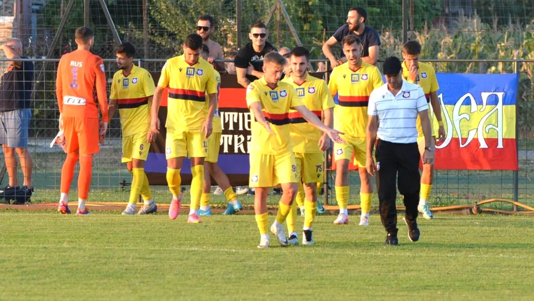 FC Bihor s-a calificat gâfăind în play-off-ul Cupei României. A primit două goluri în primul sfert de oră și s-a impus la scor în reprizele de prelungire. Impresiile lui Gustavo Aragolaza