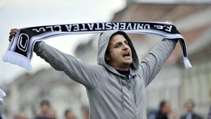 Gest UNIC făcut de suporterii lui "U" după eșecul cu CFR!** Fanii își ajută financiar favoriții: "Vrem să-i îmbărbătăm" Suma luată de jucători: 