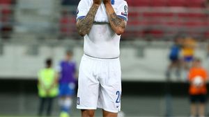 Naționala fără identitate! Iordănescu spune că Grecia e cea mai tare echipă din grupă, dar adversarii sunt criticați din toate părțile. Între "totul trebuie să se schimbe" și "colapsul e normal"