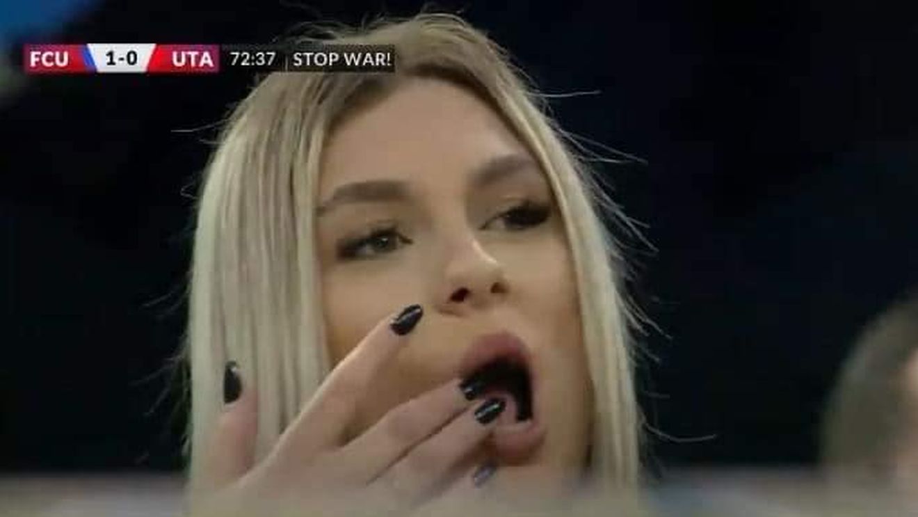 Tânăra care a pus pe jar imaginația fanilor la meciul FC U Craiova 1948 - UTA Arad. Frumoasa olteancă a făcut spectacol în tribune | FOTO