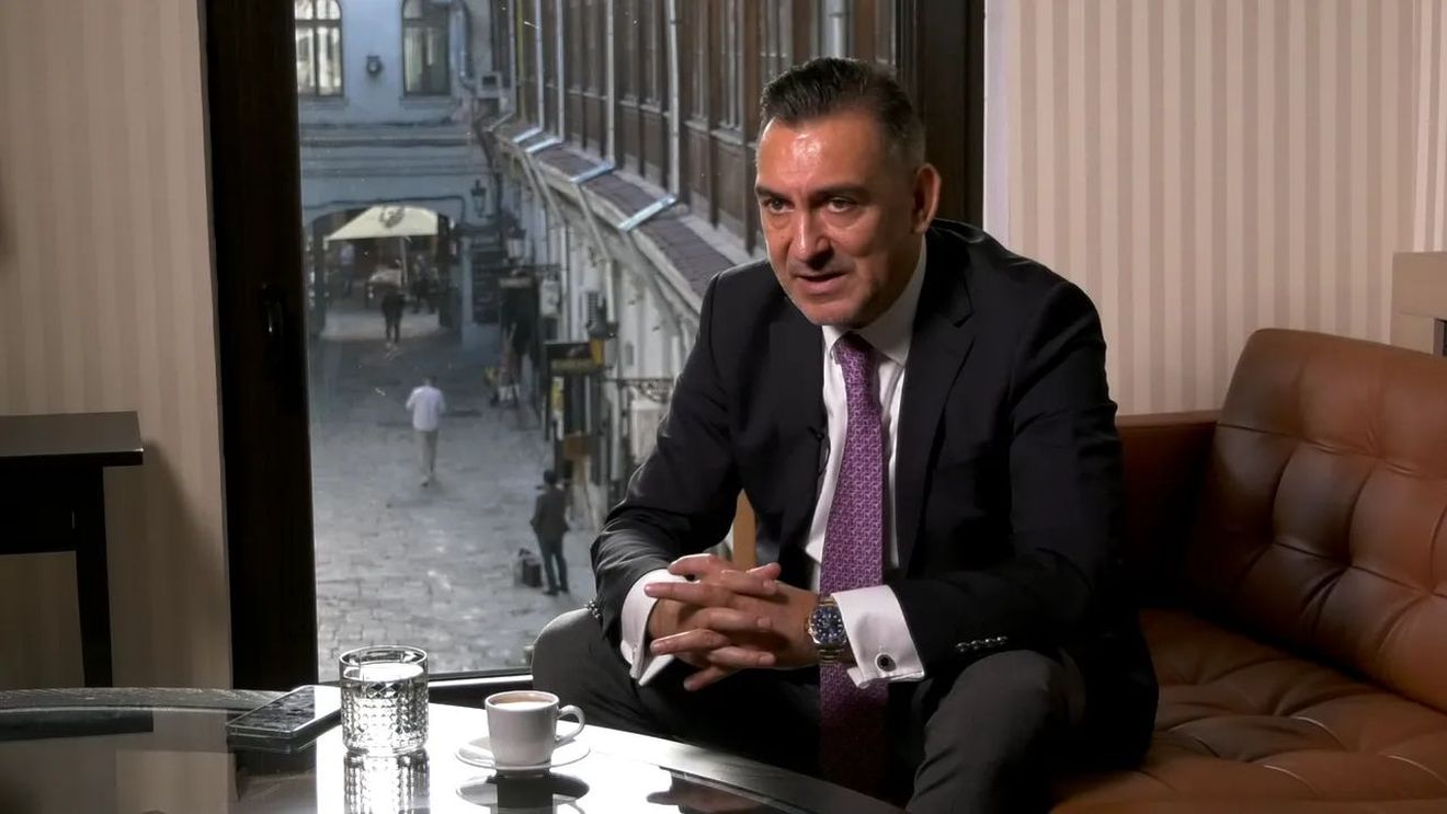 Ilie Dumitrescu vrea să dea o lovitură fabuloasă! Vinde cel mai de preț bun al său, restaurantul Hanul cu Tei din Centrul Vechi, cu o sumă imensă!