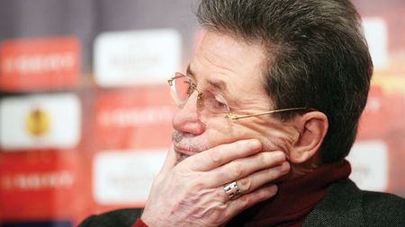 Cornel Dinu își amintește cum în anii 70 o selecționată din steliști și dinamoviști a fost umilită:** "Ne-au bătut ospătarii"