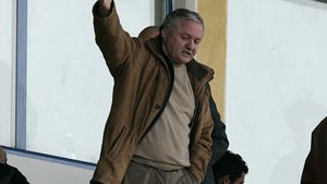 Iancu: "La Vaslui se lasă cu capete sparte** / Porumboiu: "Tu vii din lumea interlopilor, unde lucrurile se rezolvă într-un astfel de mod!"